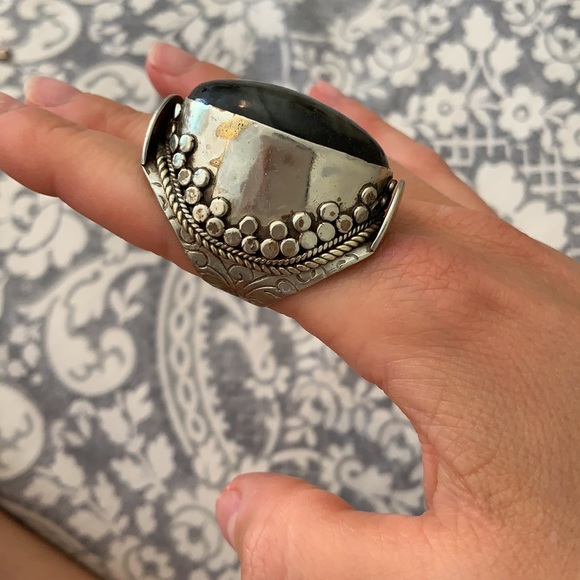 Oversized Labradorite Ring - Picture 2 of 6
